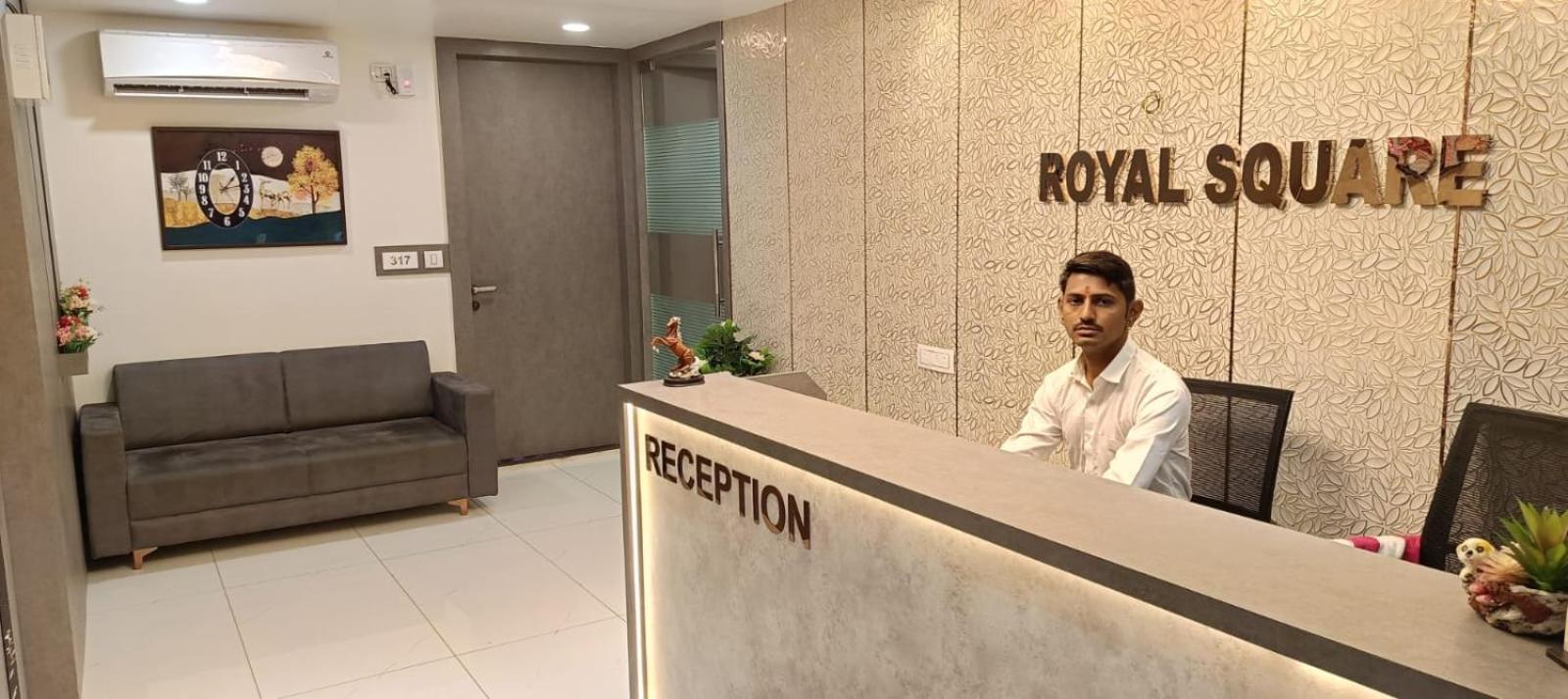 Hotel Royal Square กันตินาการ์ ภายนอก รูปภาพ